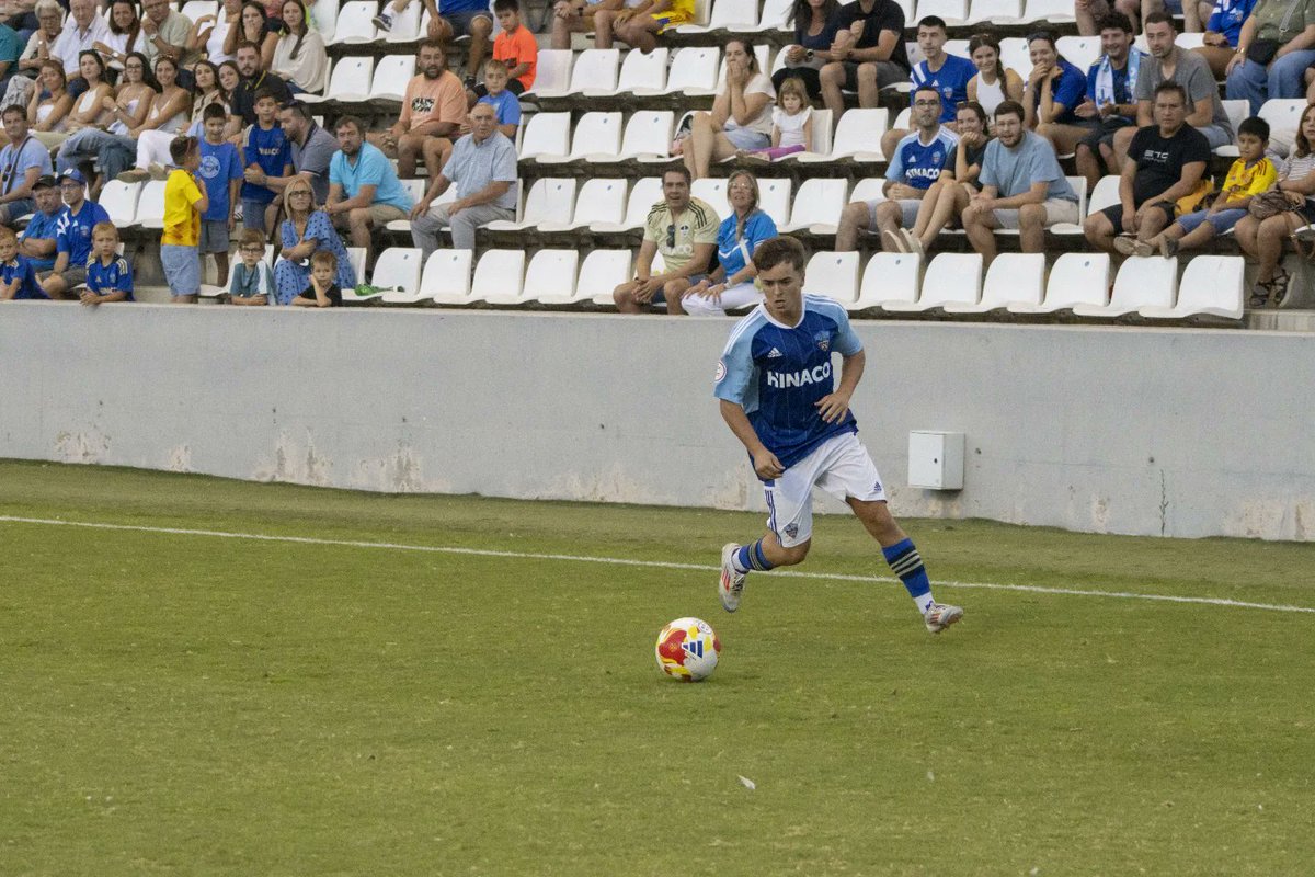 guimcarricondo_'s tweet photo. @AleixLeon és nou jugador del @LleidaCF ‼️

👉🏻El desequilibrant extrem de Balaguer (20 anys al setembre) farà aixecar del seu seient a la gent del Camp d'Esports amb la seva qualitat i amb un gran 1vs1 i canvi de ritme

#LleidaCf #Lleida #MésViusQueMai #futbolcat #Balaguer https://t.co/ZdbXcvF1sf
