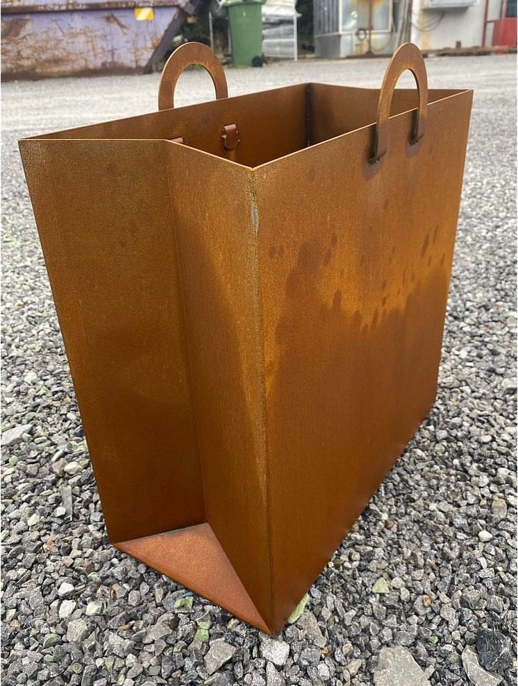 Bag planters from Corten Steel. Can even be small enough to comply with the <a href="/Ryanair/">Ryanair</a> baggage rules 😎🙄if needed .

CDS……. making metalwork less ordinary 
#corten 
#madeinkilkenny