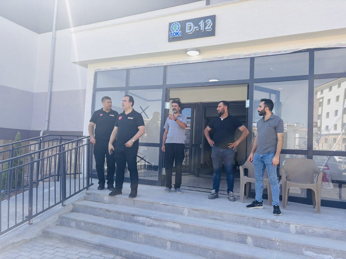 İl Müdürümüz Dr. Cafer GİYİK,Zafran 2. Etap’ta 361 konutun anahtar teslimine katıldı.

📊 Elazığ’da 2020-2023 depremleri sonrası teslim edilen konut sayısı:
• AFAD: 28.183
• Kentsel Dönüşüm: 6.037
• Yerinde Dönüşüm: 1.932

✅ Toplam: 36.152 konutun anahtar teslimi yapılmıştır.