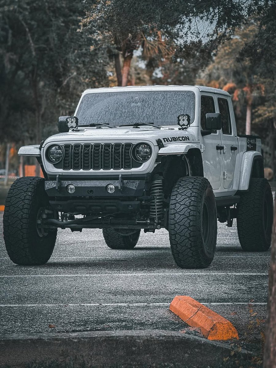 Novsight_Lights's tweet image. Rain washed roads fresh shine on the Jeep Gladiator Rubicon 🌧️🚙
NOVSIGHT Halo SE 6’’ pods making every shot look cinematic
Which accessory is your must have upgrade？
📸@alexquinterro
#OffroadLighting #jeepbuild #OFFROAD #Rubicon