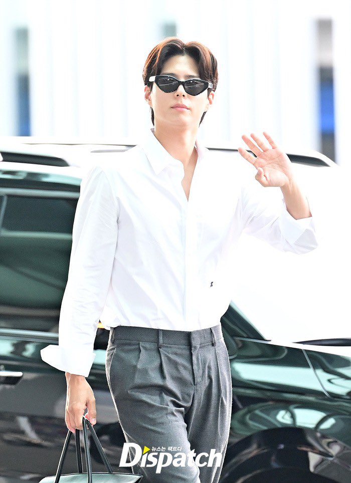 Ann_ellisse0612's tweet photo. 2025.08.27 @BOGUMMY 🤍

Incheon 🛫 Hong Kong
#BEWITHYOUinHongKong 

🙏🏼🖐🏼😎🫠😍❤️‍🔥

#박보검 #PARKBOGUM #BEWITHYOU 🤍 https://t.co/URA5Tlc8mI