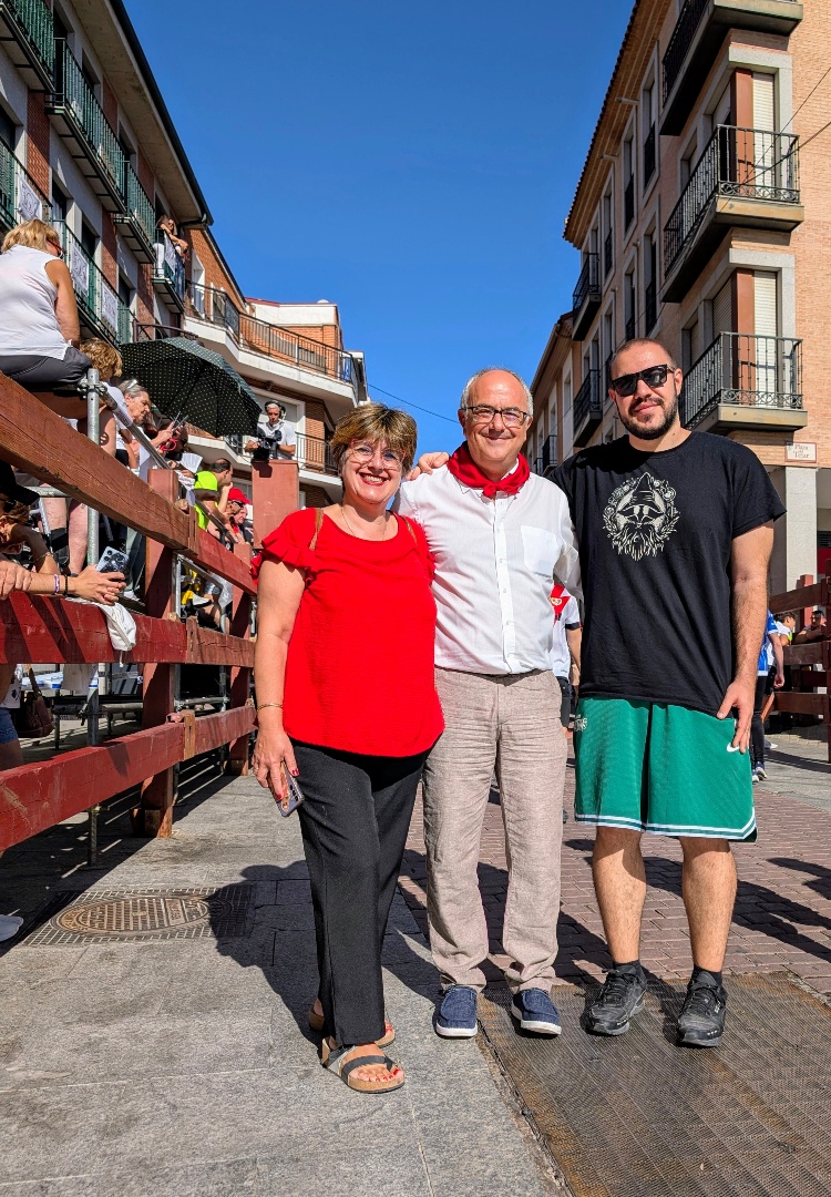 ¡Feliz día grande de las #fiestassanse! Hoy se celebra el día del Cristo de los Remedios

#somossanse #sanse