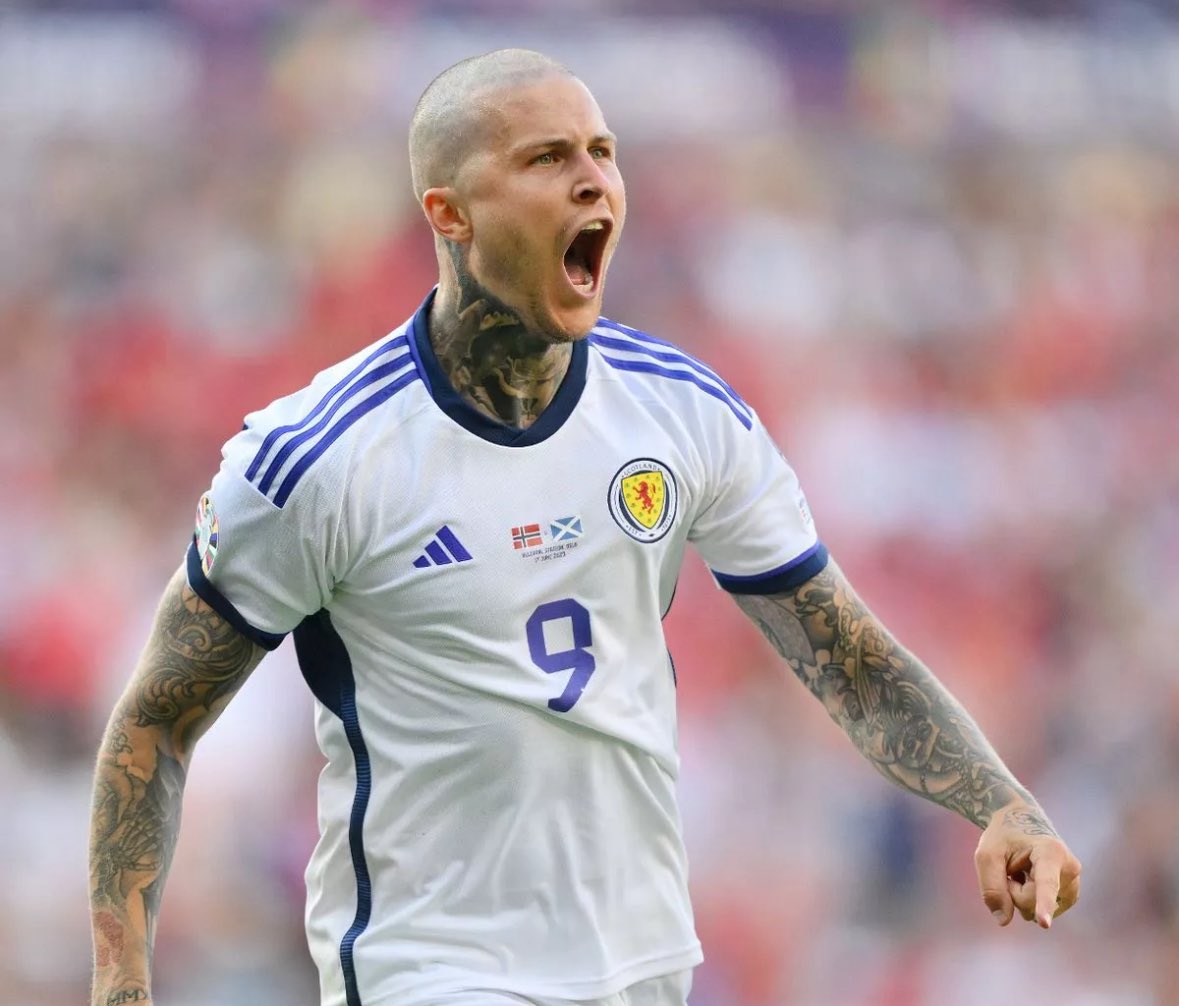 Alright, alright, I’ll go first 

Lyndon Dykes, on loan on loan 

I like it uh huh uh huh 

Hibs 

💚