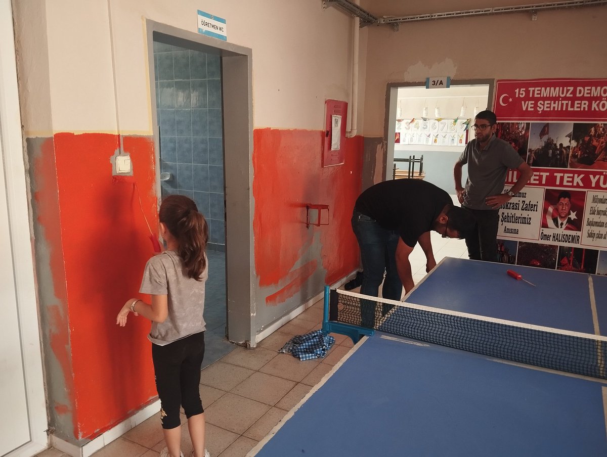 Yeni Eğitim Öğretim yılında okulumuz daha renkli olsun diye kolları sıvadık. Okulumuz ve öğrencilerimiz için hayırlı olsun inşallah. 
<a href="/Yusuf__Tekin/">Yusuf Tekin</a> <a href="/ali_eyyupkoca/">Ali Eyyupkoca</a> <a href="/midyatkaymakam/">T.C. Midyat Kaymakamlığı</a> <a href="/midyatilcemem/">Midyat İlçe Milli Eğitim Müdürlüğü</a> <a href="/abdurrahimdmr47/">Abdurrahim DEMİR</a> <a href="/SelmanUlugtekin/">Selman Uluğtekin</a>