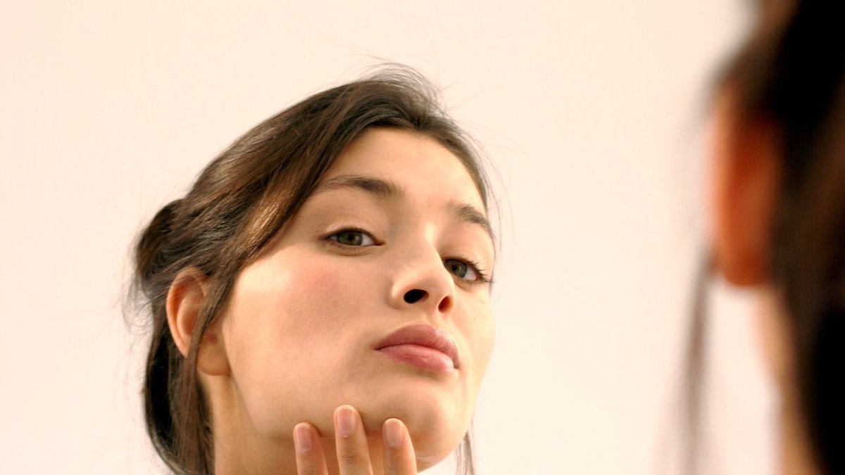 ¿Por qué en septiembre vuelve el #acné y cómo podemos evitarlo? Esta es la explicación que ofrece el #DrSánchezViera en <a href="/larazon_es/">La Razón</a> 
larazon.es/lifestyle/2020…