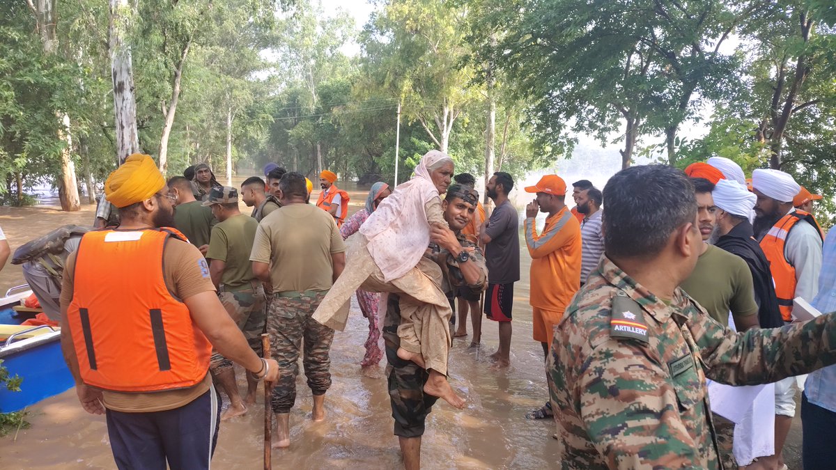 Raminder Pal Singh ਰਮਿੰਦਰ ਪਾਲ ਸਿੰਘ (@raminder_pal) on Twitter photo Flood-affected villages continue 2 face tough times but relentless efforts are underway <a href="/dc_amritsar/">Deputy Commissioner Amritsar</a> <a href="/sawhney_sakshi/">Sakshi Sawhney</a>, once again led from the front reaching the site early morning today after returning only late last night. We are proud of her efforts. #Amritsar #FloodRelief Flood-affected villages continue 2 face tough times but relentless efforts are underway <a href="/dc_amritsar/">Deputy Commissioner Amritsar</a> <a href="/sawhney_sakshi/">Sakshi Sawhney</a>, once again led from the front reaching the site early morning today after returning only late last night. We are proud of her efforts. #Amritsar #FloodRelief