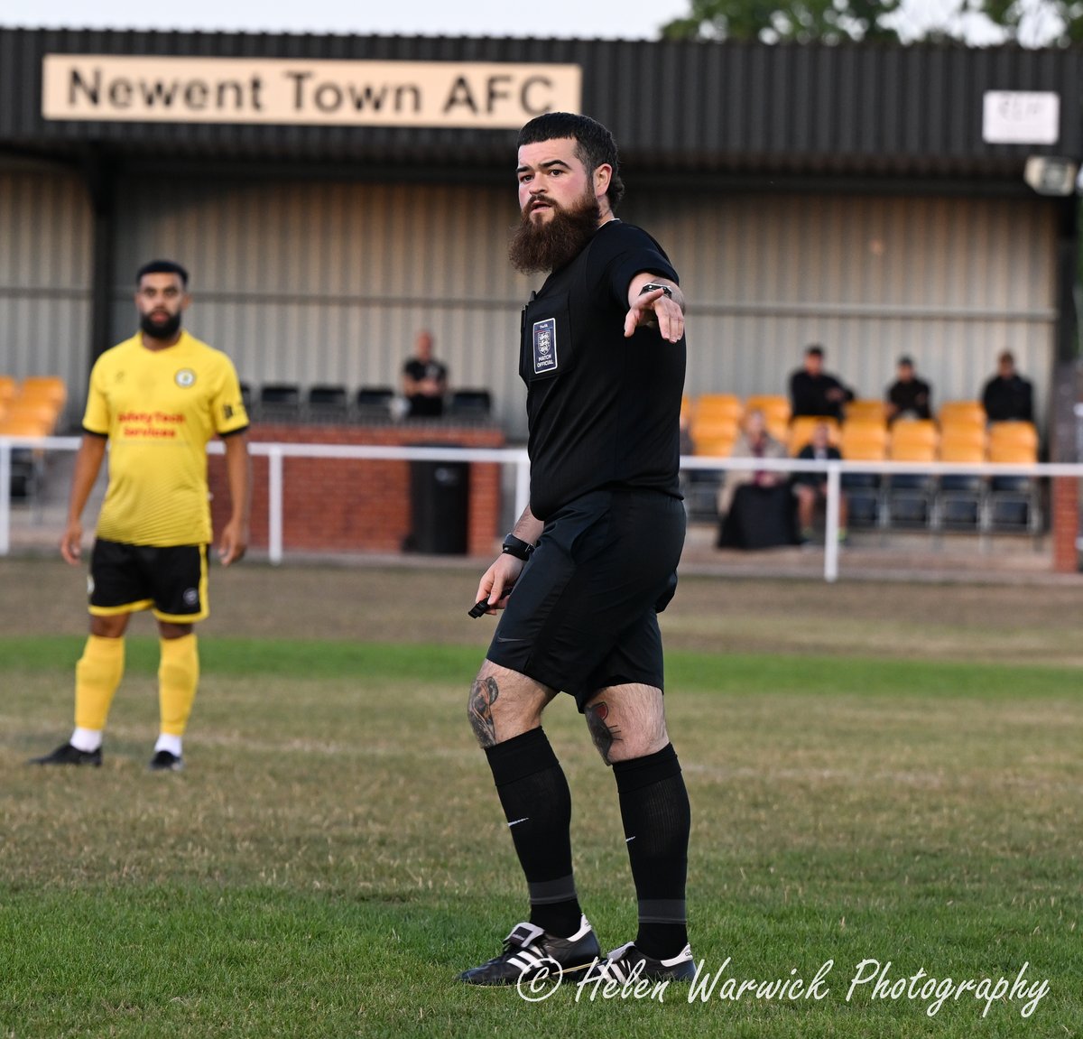 samthereferee's tweet image. Another enjoyable outing for an @HellenicLeague fixture last night for Newent Town vs Cheltenham Saracens

Photo courtesy of @HelenWarwick5