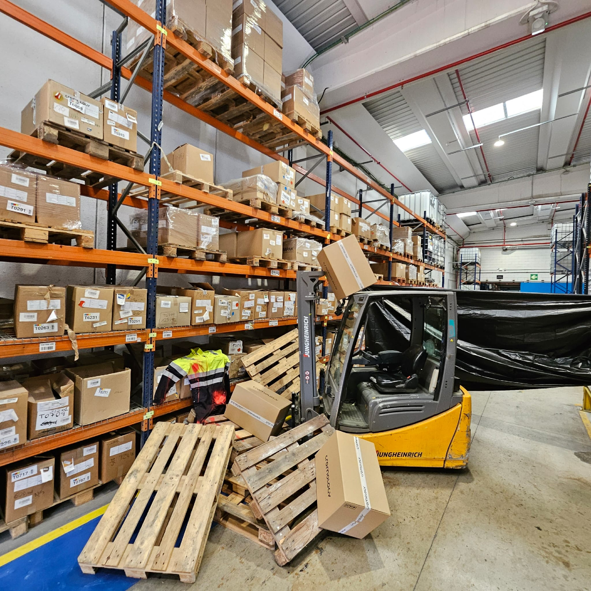 PrevenControl's tweet image. 📦🚧 Un pequeño descuido en el almacén puede convertirse en un gran riesgo.

En #PrevenControl ayudamos a transformar la cultura preventiva de las organizaciones, apostando por la formación, la innovación y la seguridad en cada proceso.