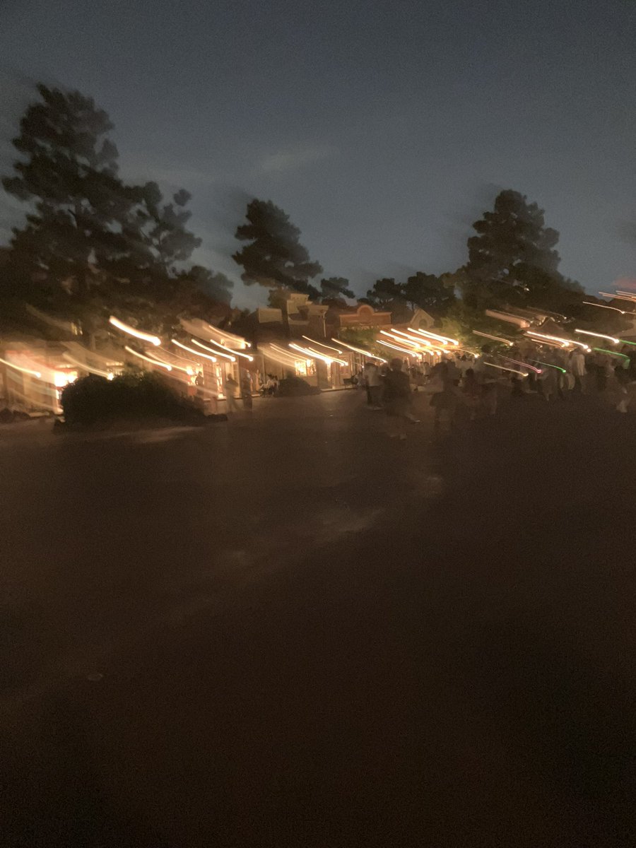 今ディゼネィに来てまぁす