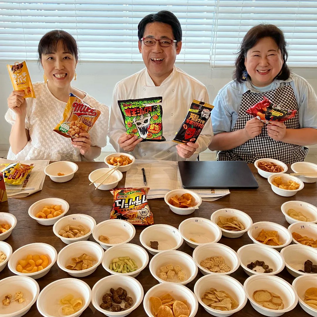 MONOQLO　最新スナック菓子50選！真夏の午前中から食べまくりました。笑
やりきった後のいい笑顔！