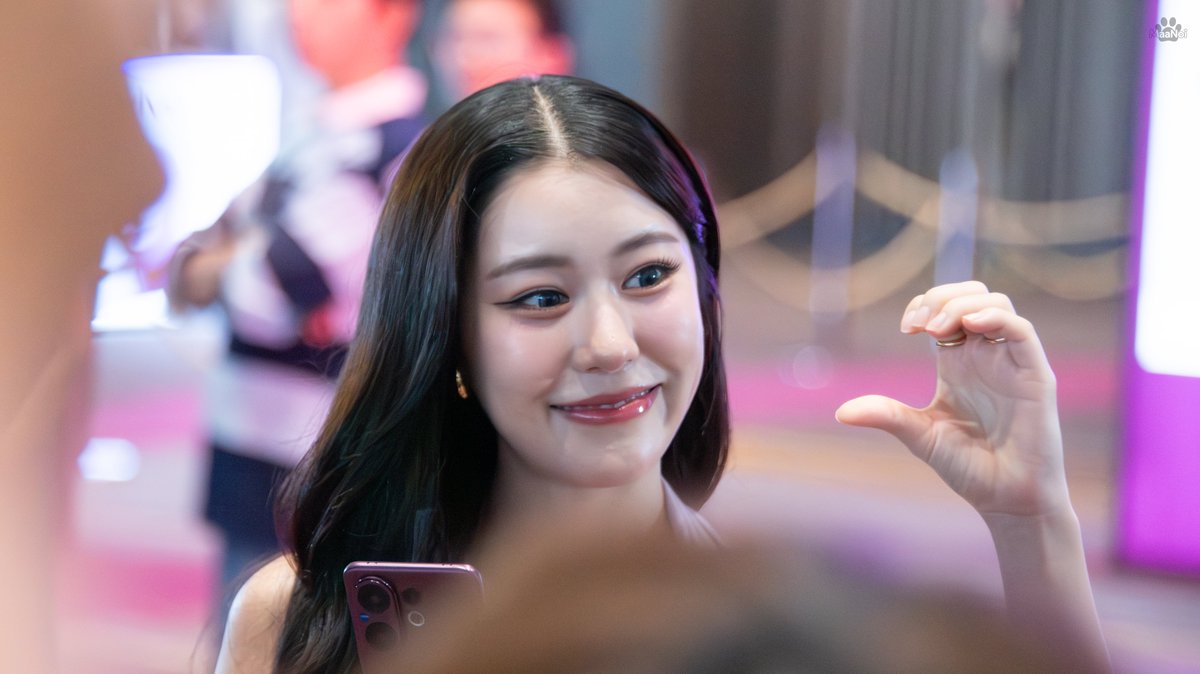 _MagicCharm_'s tweet photo. สดใสสุบๆ

#vivoV60 #ZEISSPortraitSoPro 
#ciizezphr #CiizeRutricha https://t.co/rjWvjTNo3t