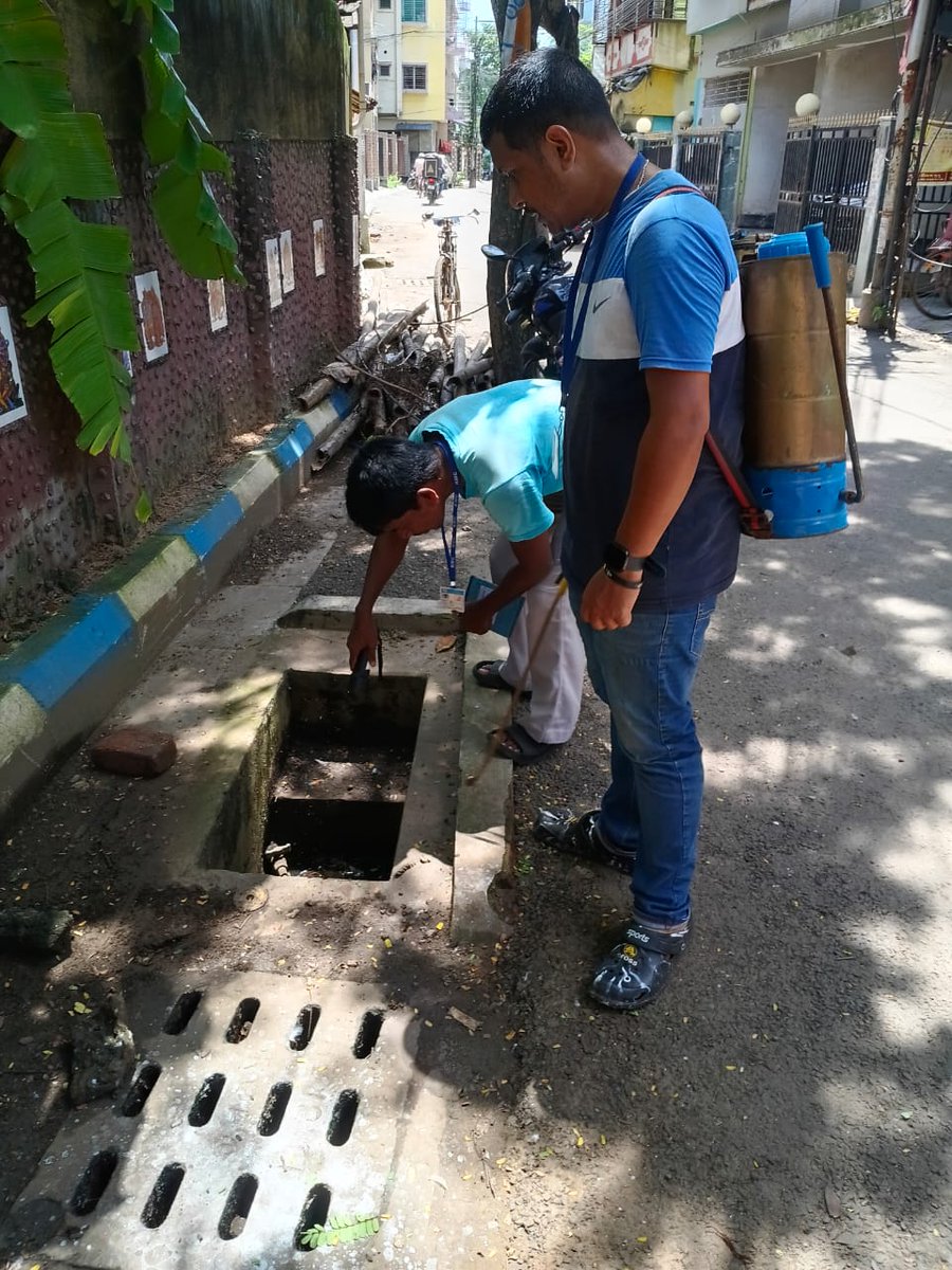kmc_kolkata's tweet image. A few pictures of the frontline workers of the Vector Control Team on duty across the city.

#VectorControlByKMC #KMConDuty