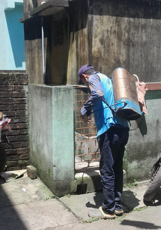 kmc_kolkata's tweet image. A few pictures of the frontline workers of the Vector Control Team on duty across the city.

#VectorControlByKMC #KMConDuty