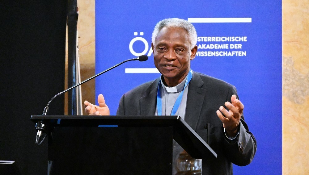 Mit einem Appell, im Kampf gegen die #Klimakrise solidarisch zusammenzustehen und gemeinsam "neue Visionen" für einen nachhaltigen Umgang mit der Schöpfung zu entwickeln, hat Kardinal Peter Turkson am Donnerstagvormittag in Wien einen internationalen Klima-Gipfel eröffnet: