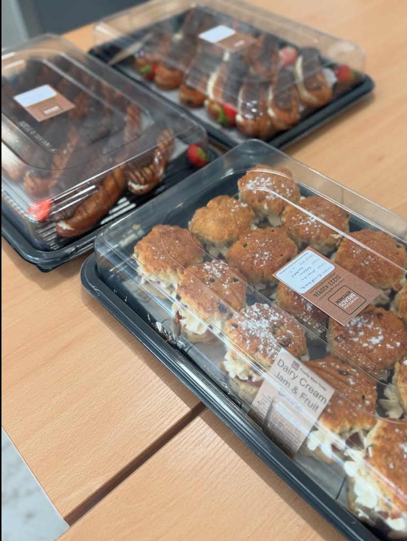 thoroughbreads's tweet image. Our fresh cream cake platters are the perfect centrepiece for any occasion. Light, fluffy sponge layered with fresh cream and topped with seasonal fruits and elegant touches – they’re as beautiful as they are delicious.