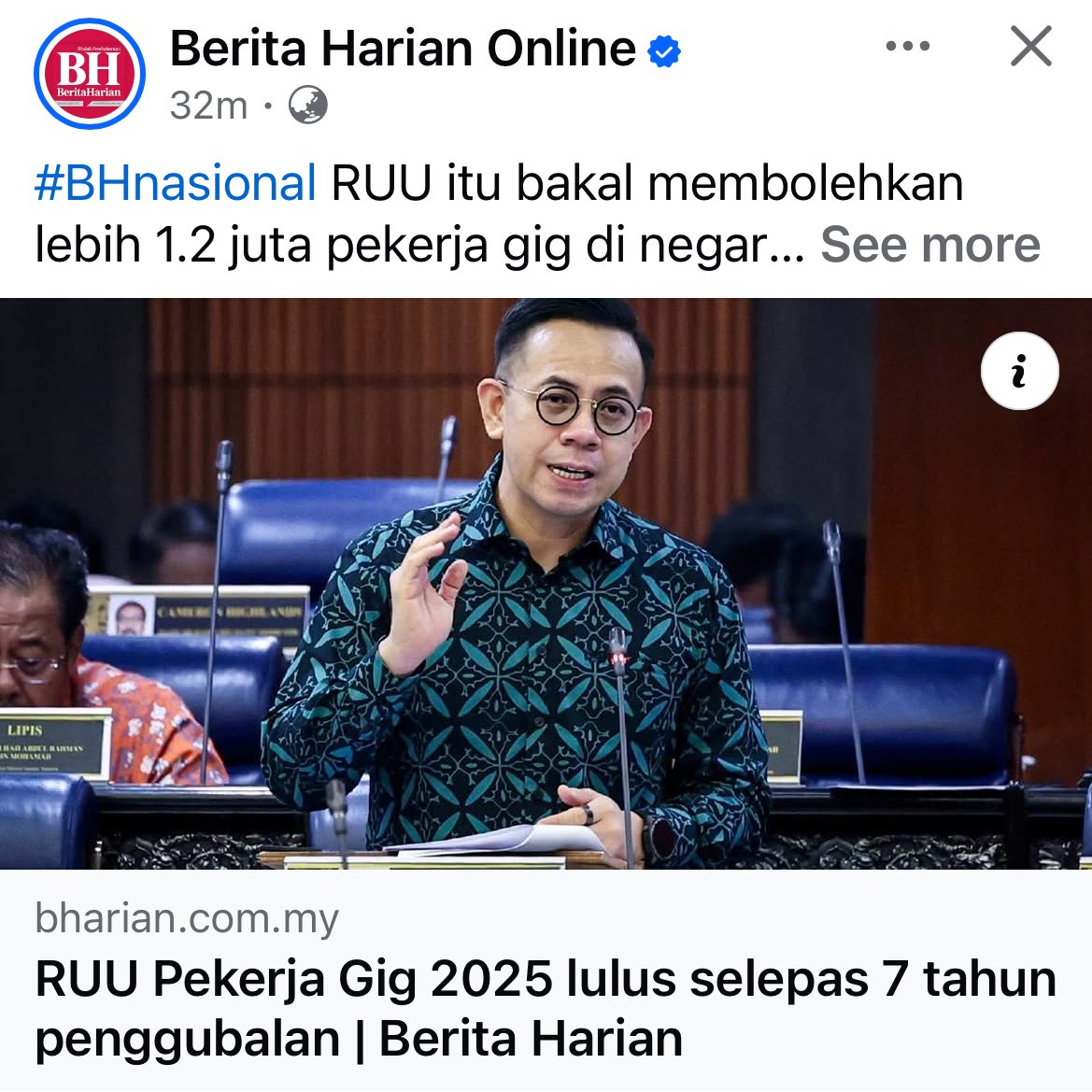 SyedAkramin's tweet photo. From left (2021) to right (2025).

2021 - Steven belum lagi jadi menteri. Dia bantu 1 rider Foodpanda yang hantar makanan dengan basikal. Steven kemudian belikan motor.

2025 - Steven sebagai Menteri  usulkan RUU Pekerja Gig dan berjaya diluluskan. Hadiah buat 1.2j pekerja gig! https://t.co/TSFfj0esk4