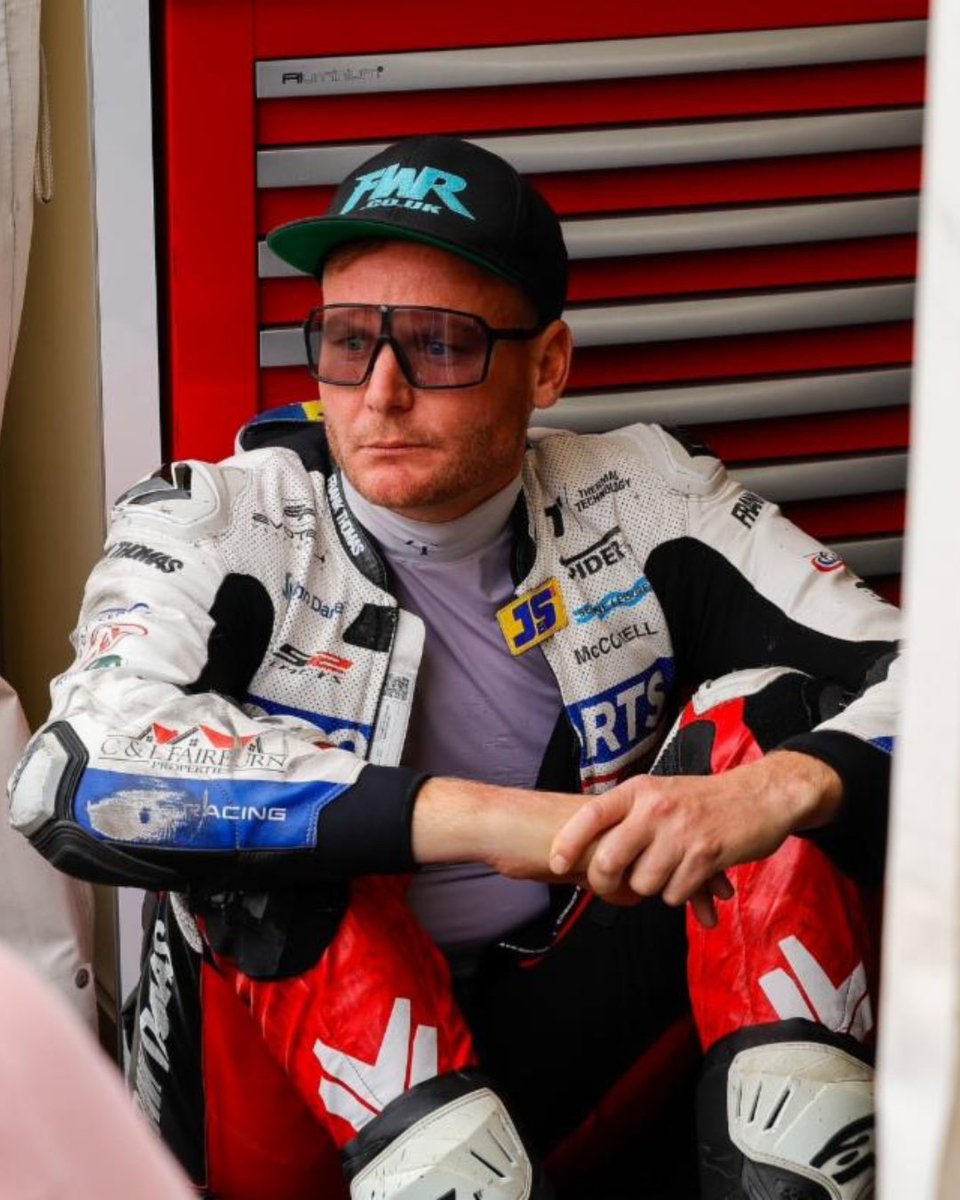 js_accessories's tweet image. 130mph off-track, injured shoulder, and still pushing to the flag 💪 Billy McConnell dug deep at Cadwell Park to grab valuable points for the Look Forward Honda team. Eyes now on Donington! 🔧🏁

#Frank_Thomas_Clothing #FrankThomasMoto