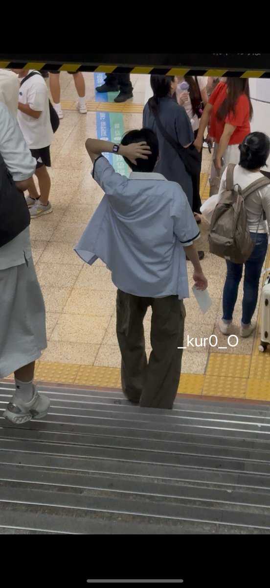 _kur0_O's tweet image. 오늘 타츠키 자만추 했어요...
약속 있어서 개찰구 쪽에서 친구 기다리고 있었는데 갑자기 눈 앞으로 한림 하복이 지나가길래 보니까 타츠키여서🥹🥹 혼자 있는 거 같아서 사람 몰리면 위험할까봐 조용히 메모장으로 말 걸었는데 인사도 너무너무 잘해주고 너무 귀여웠어요🥹💗 #타츠키