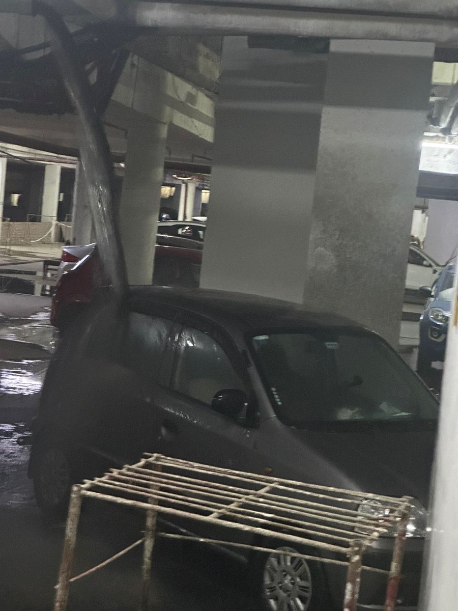 AGV1Owners's tweet image. #AntrikshGolfView1 निवासी सिर्फ भगवान के भरोसे हैं। 10 साल पुरानी इमारत की ये हालत और कोई सरकारी विभाग सुनवाई नहीं करता। हम तो सिर्फ समय पर वोट डालें और टैक्स भरें। क्या यही रामराज्य है? @CMOfficeUP
@CeoNoida @dmgbnagar
#RamRajya #Accountability #Noida #TaxPayersVoice