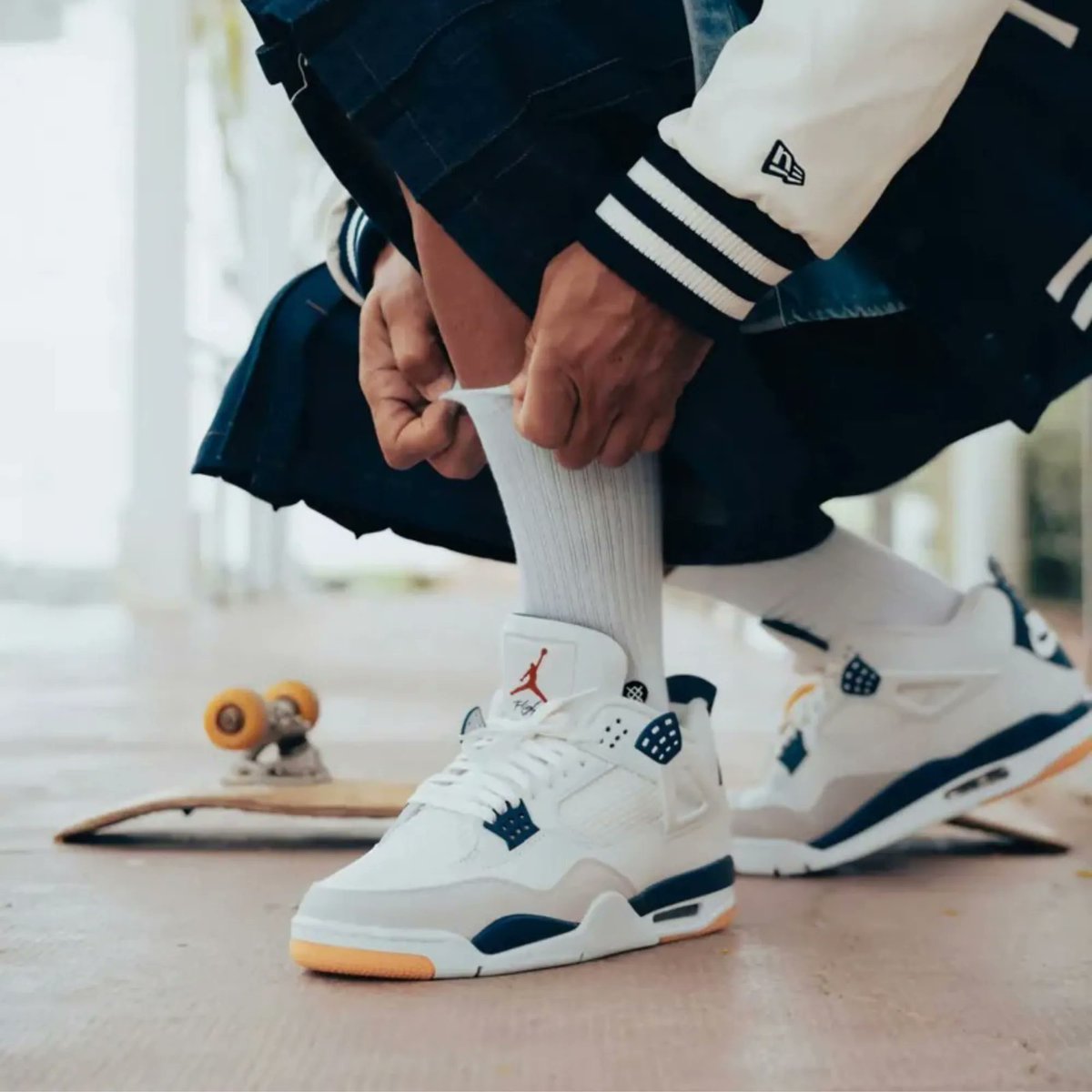 Il reste du stock sur ce top coloris de la AJ4

chck.me/wF8N 230€