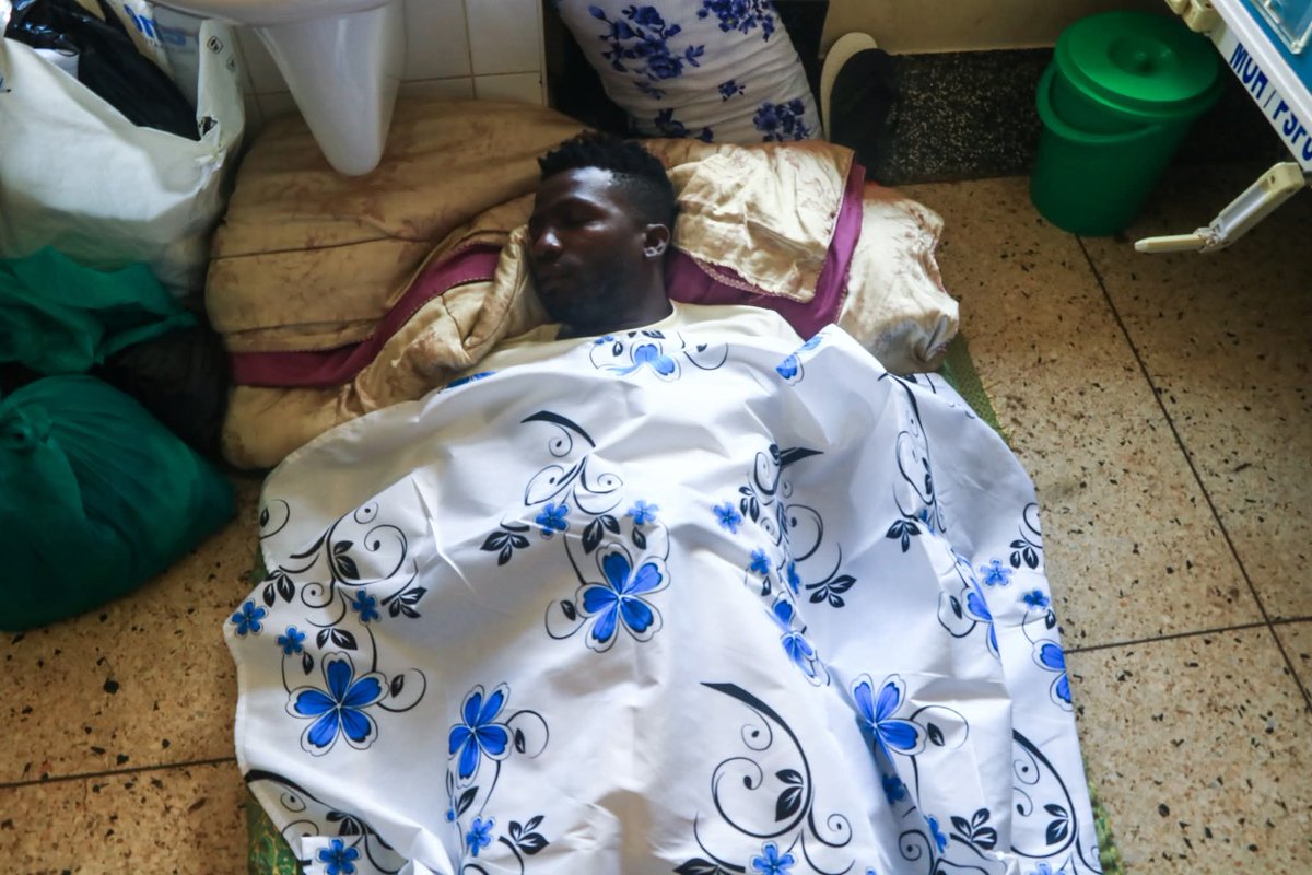 Former Uganda Cranes player Mike Sserumagga admitted on the floor of Mulago hospital. 

Apparently he can't get bed space because of financial constraints.