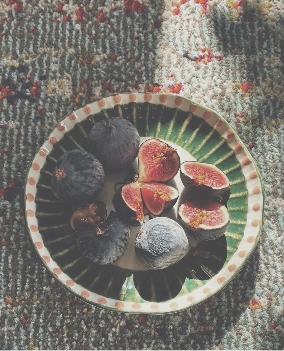 Lyeesui's tweet image. &amp;lt; 🍑🫐 &amp;gt; 

happy me,
happy us,
I Do Me! ✺