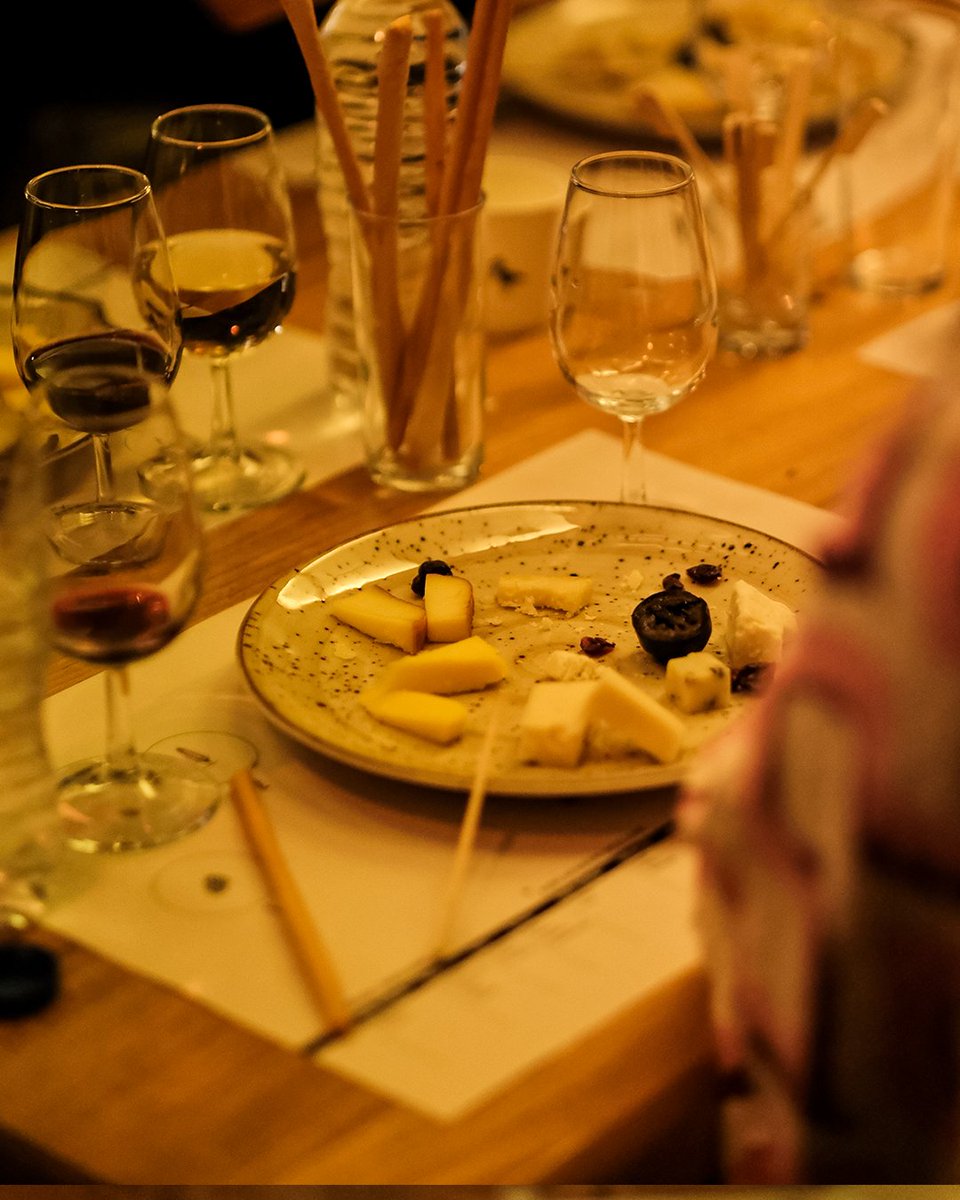 Bazı tatlar tek başına güzeldir, bazılarıysa yan yana geldiğinde bir hikâye anlatır.

Festibağ’da @aristepeynir ile Peynir Tabağı atölyesinde, şarabın ve peynirin uyumunu keşfetmeye davetlisin. 🧀🍷

Lezzetin bağlarını kurmak için seni bekliyoruz. 💫