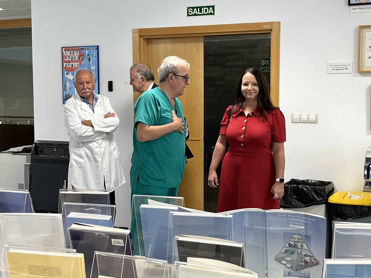 CCMIJU - JUMISC (@ccmijesususon) on Twitter photo ✨ Visita de Juan Antonio Núñez, Isabel Rodrigálvarez (CSINN) y <a href="/BeckyPryne/">Becky Pryne</a> (<a href="/IntuitiveSurg/">Intuitive</a>) Como anfitriones, contamos con don Jesús Usón Gargallo, presidente de honor de la Fundación, y de <a href="/sanchezmargallo/">Francisco M. Sánchez Margallo</a>, director científico.
#InnovaciónQuirúrgica #Formación ✨ Visita de Juan Antonio Núñez, Isabel Rodrigálvarez (CSINN) y <a href="/BeckyPryne/">Becky Pryne</a> (<a href="/IntuitiveSurg/">Intuitive</a>) Como anfitriones, contamos con don Jesús Usón Gargallo, presidente de honor de la Fundación, y de <a href="/sanchezmargallo/">Francisco M. Sánchez Margallo</a>, director científico.
#InnovaciónQuirúrgica #Formación