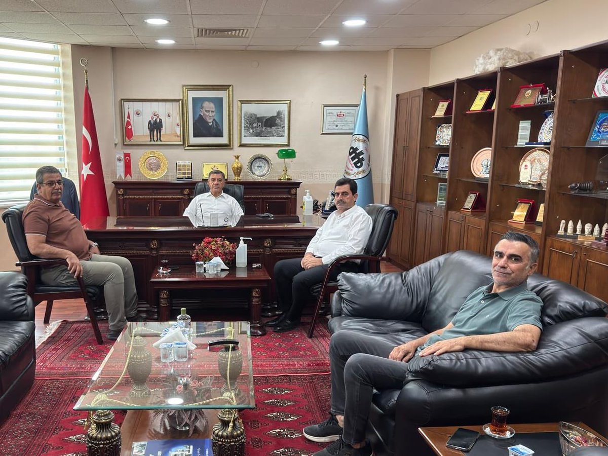 Borsamızı ziyaret eden 
Toprak Mahsulleri Ofisi (TMO) Diyarbakır İl Başmüdürü Maşuk Bayraktar'a nazik ziyaretlerinden dolayı teşekkür ederim.