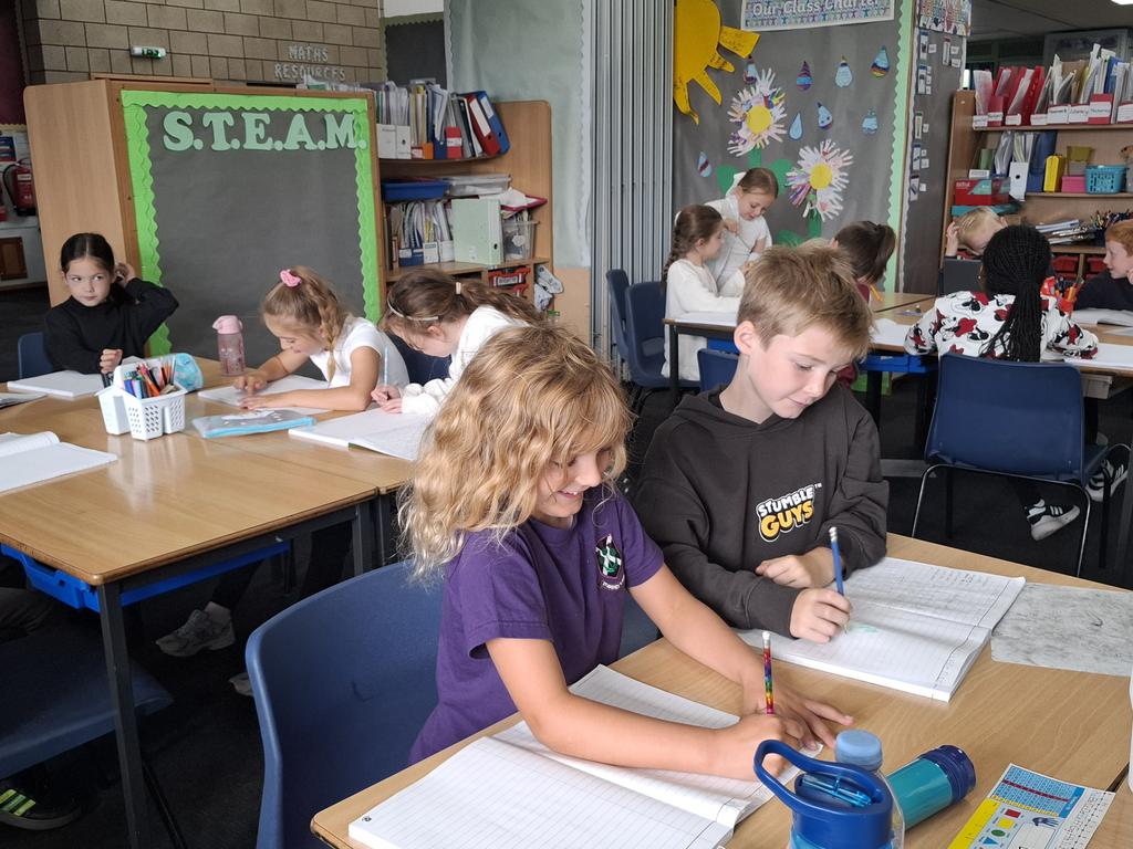 StAndrewsCumb's tweet image. Today P4 are working hard to dictate sentences to our partners using our phoneme family.