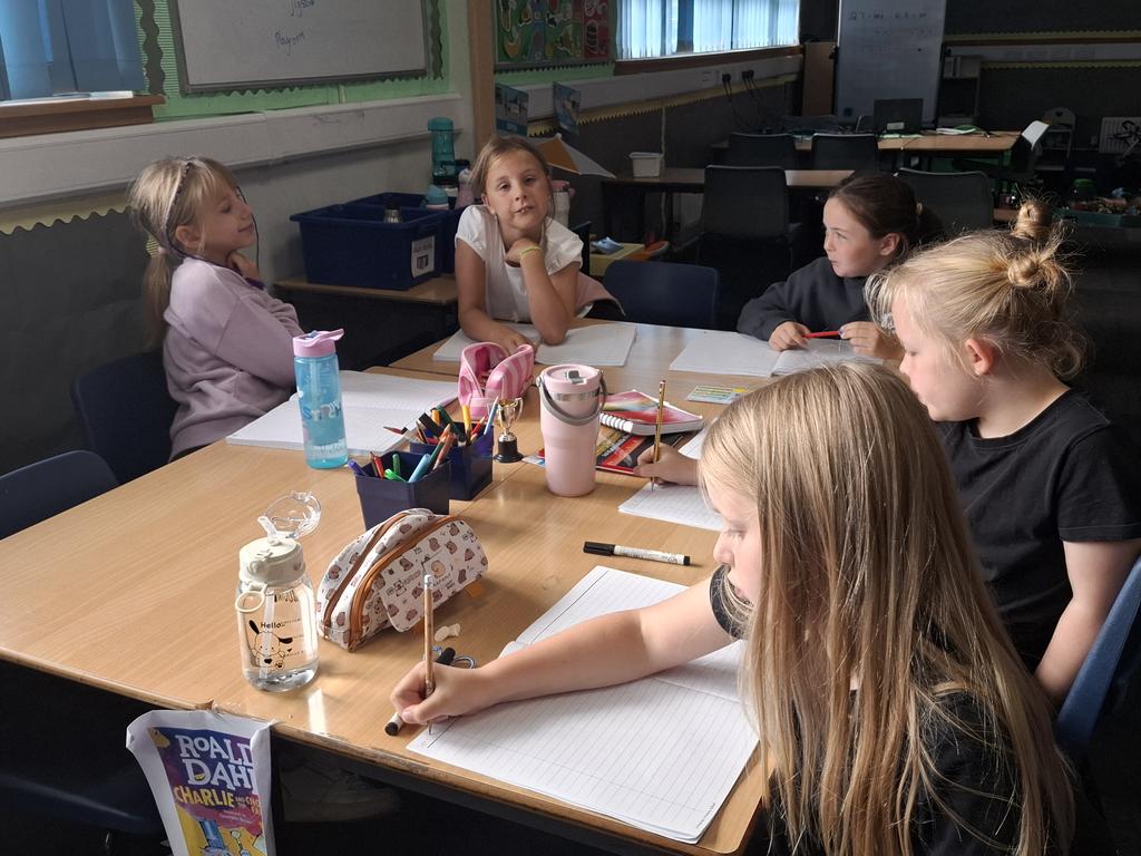 StAndrewsCumb's tweet image. Today P4 are working hard to dictate sentences to our partners using our phoneme family.