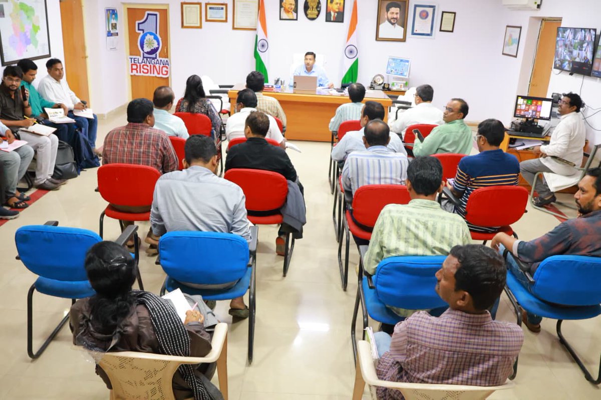 Collector Adilabad (@collector_adb) on Twitter photo జిల్లా పాలనాధికారి రాజర్షి షా కలెక్టరేట్ లోని తన ఛాంబర్ లో గురువారం ఈ క్రింది అంశాలు వ్యవసాయం,ఉద్యానవన పంట నష్టాల గణన,ఆయిల్ పామ్,యూరియా పర్యవేక్షణ పై వ్యవసాయ శాఖ అధికారులు,మండల AEO లతో వీడియో కాన్ఫరెన్స్ ద్వారా సమీక్ష నిర్వహిస్తున్న దృశ్యం.
<a href="/TelanganaCMO/">Telangana CMO</a>
<a href="/CPRO_TGCM/">CPRO to CM / Telangana</a>
<a href="/TelanganaCS/">Office of Chief Secretary, Telangana Govt.</a> జిల్లా పాలనాధికారి రాజర్షి షా కలెక్టరేట్ లోని తన ఛాంబర్ లో గురువారం ఈ క్రింది అంశాలు వ్యవసాయం,ఉద్యానవన పంట నష్టాల గణన,ఆయిల్ పామ్,యూరియా పర్యవేక్షణ పై వ్యవసాయ శాఖ అధికారులు,మండల AEO లతో వీడియో కాన్ఫరెన్స్ ద్వారా సమీక్ష నిర్వహిస్తున్న దృశ్యం.
<a href="/TelanganaCMO/">Telangana CMO</a>
<a href="/CPRO_TGCM/">CPRO to CM / Telangana</a>
<a href="/TelanganaCS/">Office of Chief Secretary, Telangana Govt.</a>
