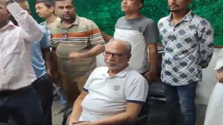 ডিআরইউতে উত্তেজনা, পুলিশ হেফাজতে সাবেক মন্ত্রী লতিফ সিদ্দিকী