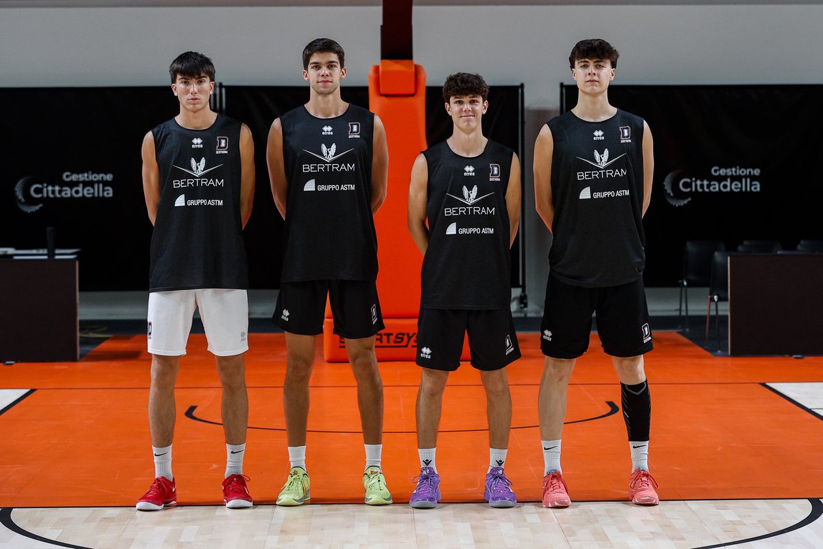 Il lavoro continua anche grazie ai giovani aggregati al gruppo 👦🏻

Andrjia Josovic, Werther Bellinaso, Andrea Bresciani ed Edoardo Di Meo sono a disposizione di Mario Fioretti per la preseason bianconera 🫡