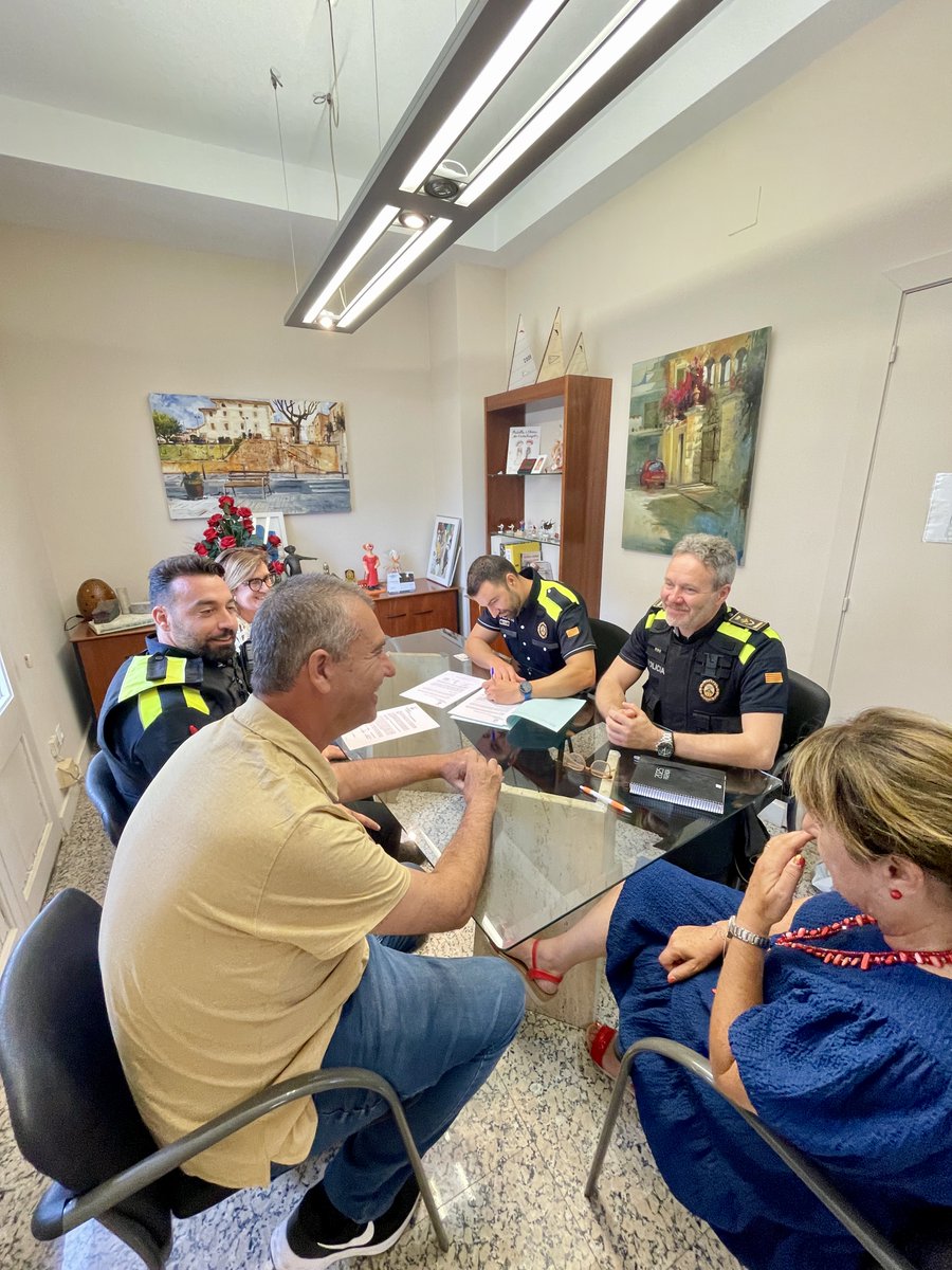 👮 La Policia Local de #Cubelles incorpora dos nous agents en pràctiques. Les properes setmanes s’hi sumaran dos professionals més. En total, el cos policial incorporarà 14 nous agents, dels quals 8 en pràctiques i 6 interins.

#policialocalcubelles 
#seguretatciutadana