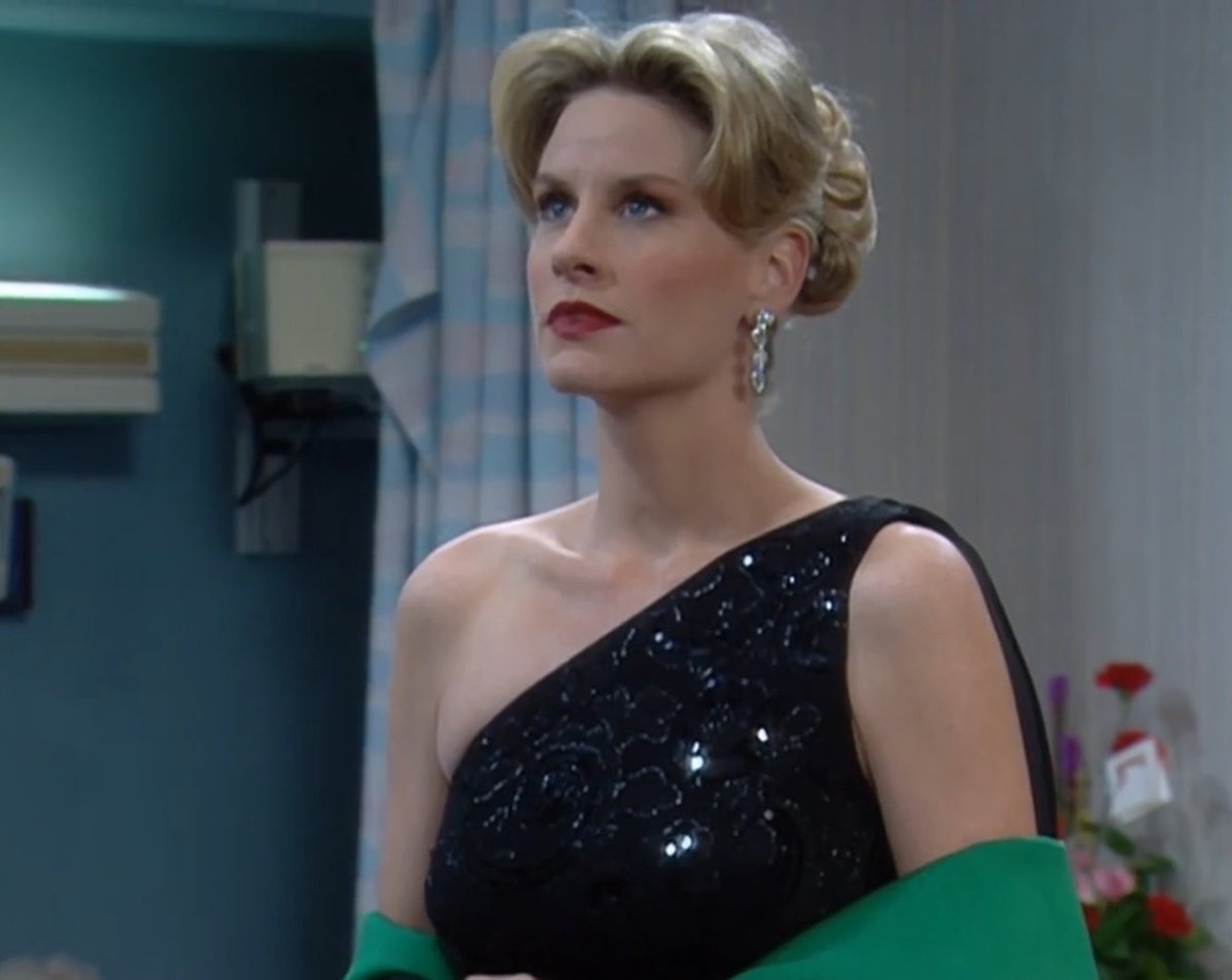 lurciferweems's tweet image. And you want me to believe that she can't have anyone? Yeah, sure...

#TheNanny