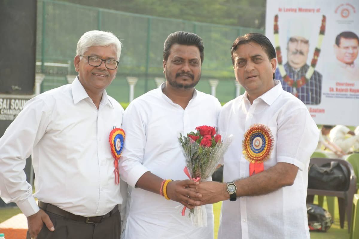 manojksonkarbjp's tweet photo. हरियाणा स्पोर्ट्स एशियोशेशन के द्वारा हरियाणा के खेल मंत्री श्री गौरव गौतम जी के पिता जी के याद में क्रिकेट टूर्नामेंट में चीफ गेस्ट हरियाणा के खाद्य मंत्री श्री राजेश नागर जी के द्वारा विजेता टीम को सम्मानित एंव पुरस्कार दिया गया। 
@BJP4Chandigarh @BJPPanchkula https://t.co/pLlQBNLVLx