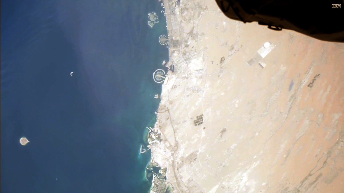 Next_Gen_Space's tweet photo. #Flashback! #ISS #EHDC #Live My best screenshot of #Dubai #UAE https://t.co/7udUrPXLOF