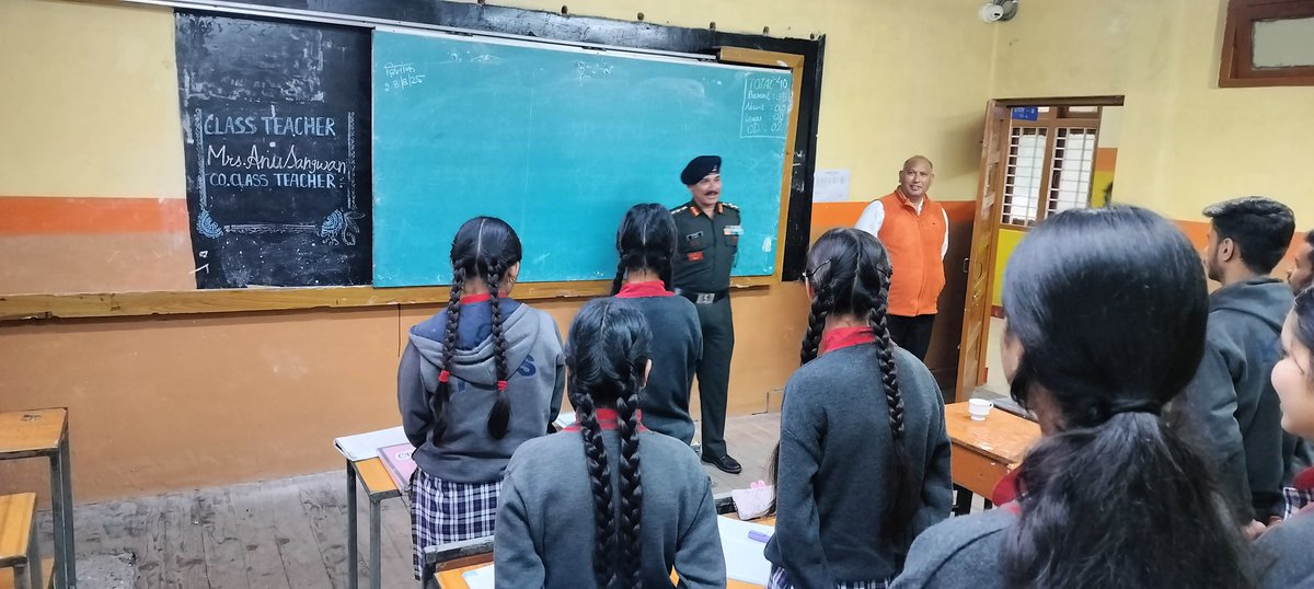 JakhooKv's tweet image. Delighted to welcome our proud alumnus Col. J.P. Singh back to PM Shri KV Jakhoo Hills, Shimla. 🌟 He inspired students with his journey, experiences &amp;amp; motivating words. A true role model for the young minds! 🇮🇳✨ #PMShriKVJakhooHills #AlumniInteraction #Inspiration