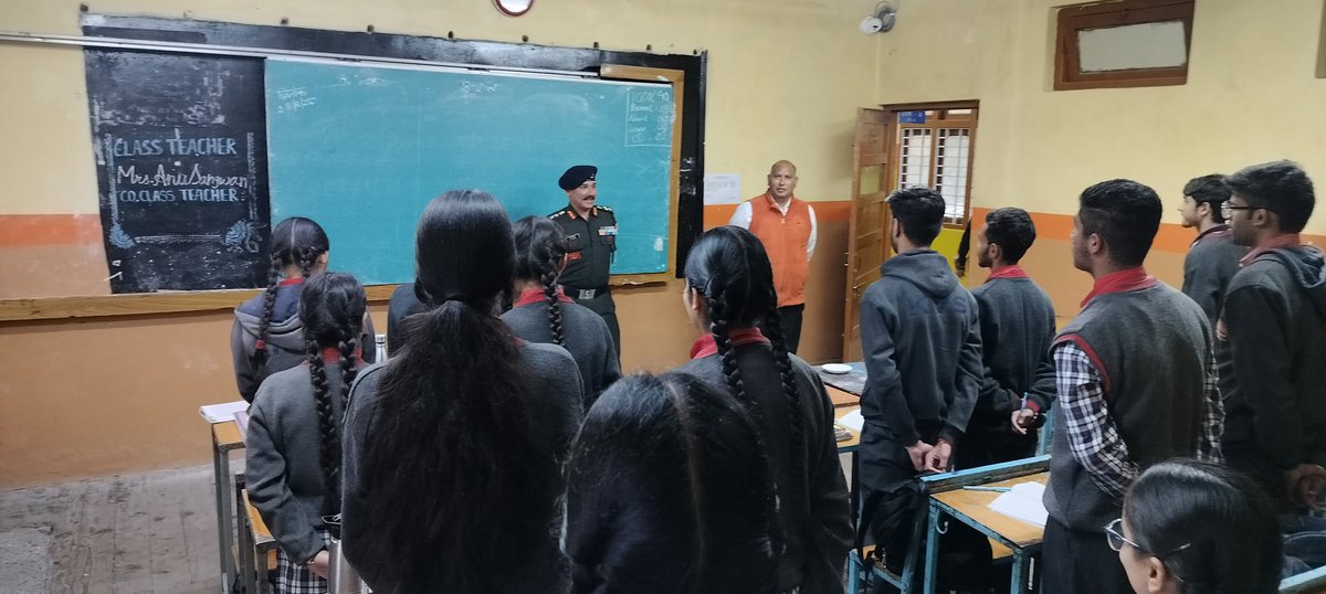 JakhooKv's tweet image. Delighted to welcome our proud alumnus Col. J.P. Singh back to PM Shri KV Jakhoo Hills, Shimla. 🌟 He inspired students with his journey, experiences &amp;amp; motivating words. A true role model for the young minds! 🇮🇳✨ #PMShriKVJakhooHills #AlumniInteraction #Inspiration