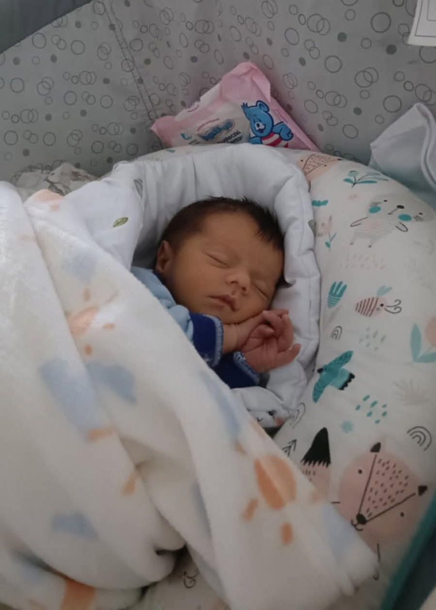 😍 A kto to tak smacznie śpi? Ten chłopczyk urodził się kilkanaście dni temu i zarówno On, jak i Jego mama są beneficjentami naszej Fundacji 👣 🥰

Jego mama bardzo dziękuje, że zaopiekowaliśmy się nią i jej malutkim synkiem ❤️🫂 "

Cieszymy się bardzo i ogromne podziękowania