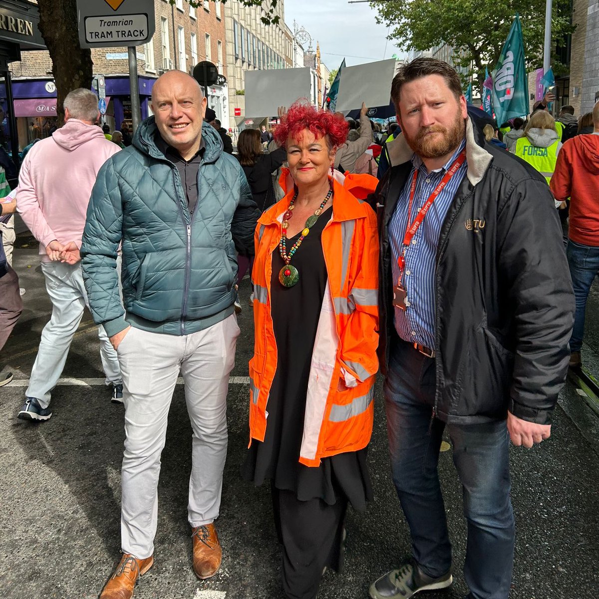 Solidarity to all <a href="/forsa_union_ie/">Fórsa trade union</a> school secretaries and caretakers on strike today. 

Their fight for equal pension rights, occupational sick pay, and the same bereavement leave as their colleagues is a just one. 

We are with you! #PensionParity <a href="/Forsaschoolsecs/">Fórsa School Secretaries</a>