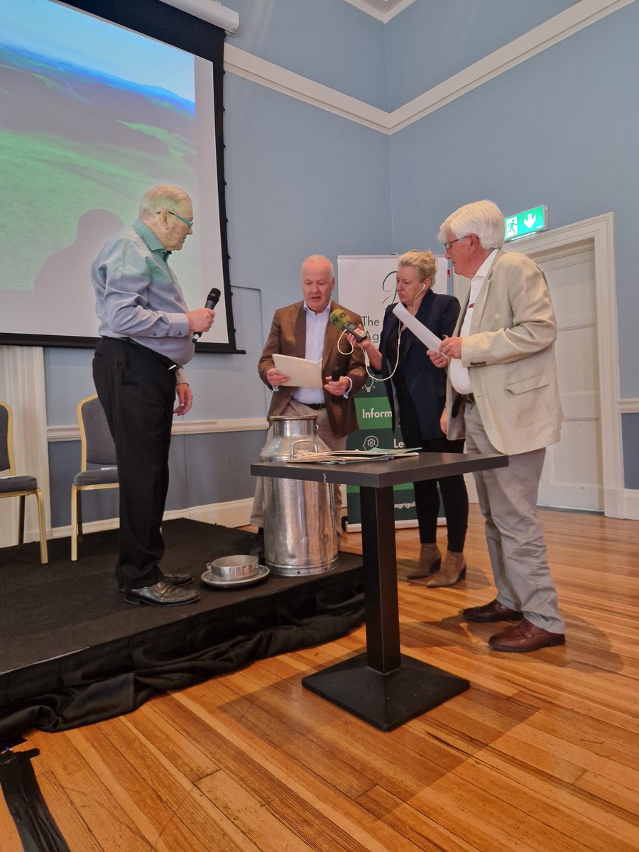 We are delighted to be in attendance at the opening of time-capsule milk churn buried by the <a href="/AgriGuild/">Agri Guild</a> four decades ago to see what made the headlines in the 80s <a href="/DavidMarkeyIrl/">David Markey</a>  <a href="/mattokeeffe_IFM/">Matt O'Keeffe</a>
