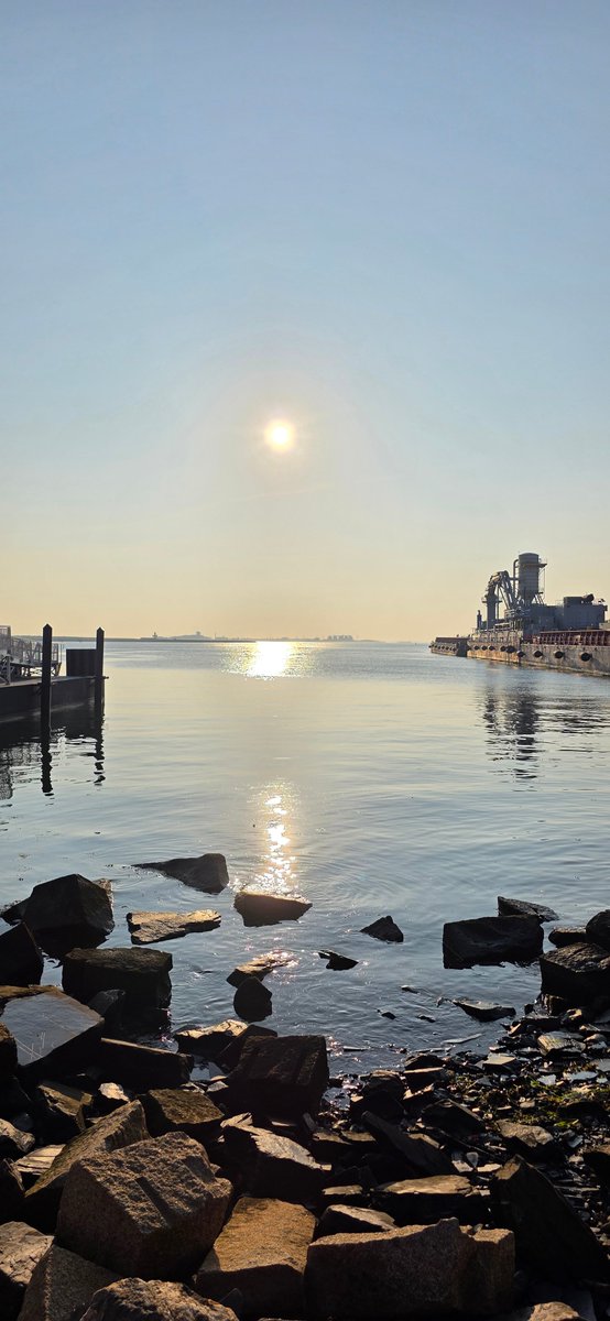 OnlyInBOS's tweet photo. 7AM in Boston. https://t.co/kcLqVxth7n