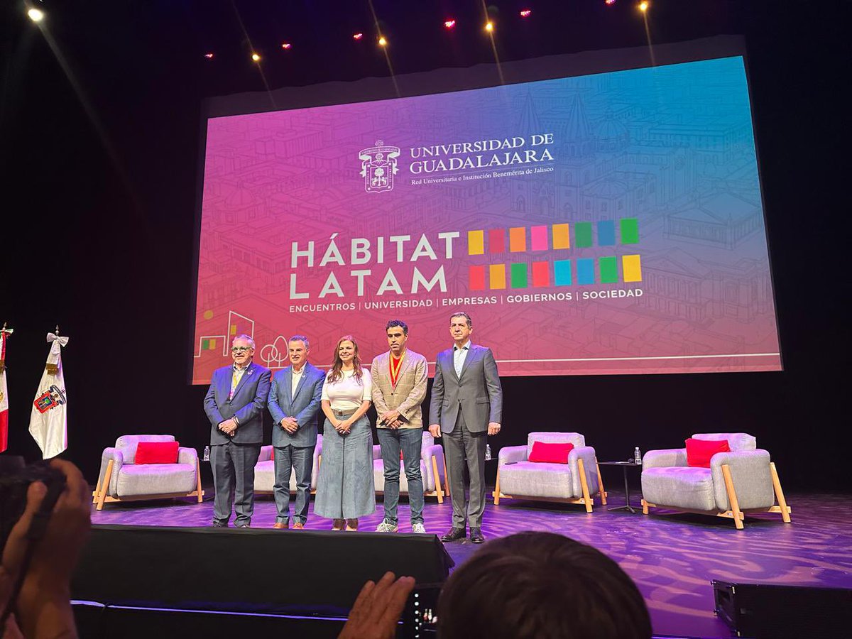 Hay esperanza. La Carta de Guadalajara con la que cerramos el <a href="/HabitatLatamGDL/">Hábitat Latam GDL</a> ratifica la voluntad colectiva de construir ciudades para la vida. 
Gracias a <a href="/onuhabitat/">ONU HABITAT América Latina y El Caribe</a> <a href="/udg_oficial/">Universidad de Guadalajara</a> <a href="/KarlaPlanter1/">Karla Planter</a> <a href="/SergioRoldanG/">Sergio Roldán</a> y los más de 4.860 asistentes. UNIDOS somos más y podemos más.