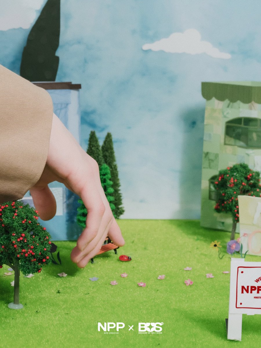 NPPBOX's tweet image. AA WANTS YOU IN #NPPCITY 🏡
this city is mine
let’s see what’s waiting inside
🏡📦🍫🌻🗝️✨
Official Release
📍 09.09.25
🕗 6PM (GMT+7)
#AAashirakorn
#NPPxBUS #NPPBOX
#BUSbecauseofyouishine
#COCREATEDWITHNPPBOX