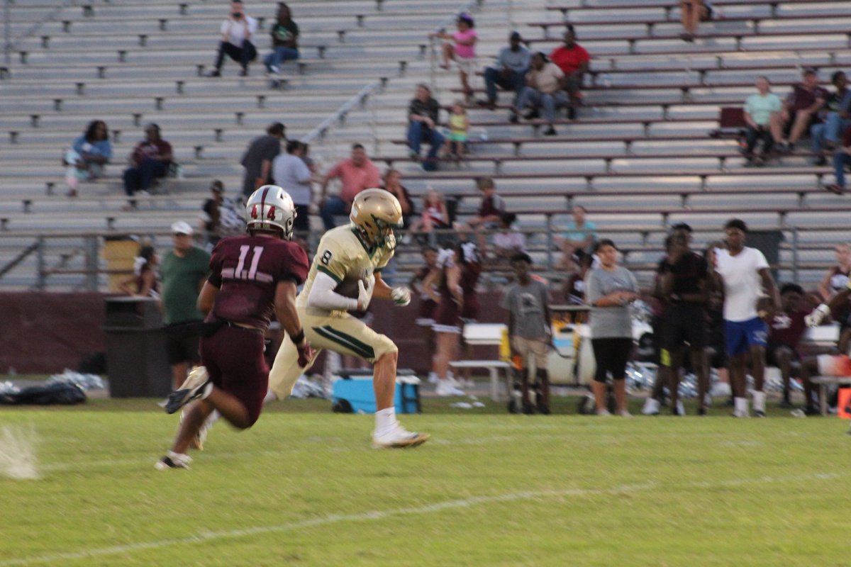 HamLeSerra2028's tweet image. Two receptions last night to include a 40 yard reception to the goal line breaking 4 tackles.  #YAC!  Huge team win 27-16 over Madison.  #TightEnd #ClassOf2028 #RecruitLincoln #WorkWorks #BuiltByLiles #FudiFast @Derrick32994376 @ReillyJeffers @Coach2Bless @Coach_Norvell…