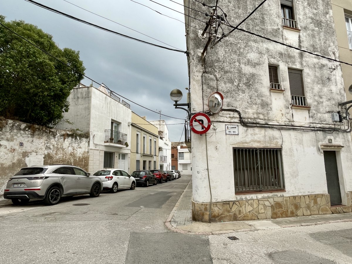 ⚠️El 8 de setembre s’iniciaran les obres de millora de l’accessibilitat del nucli antic de #Cubelles.

✅ Els treballs inclouen l’ampliació de voreres, la renovació de l’asfaltatge i millores a la xarxa de recollida d’aigües pluvials.

🔗cubelles.cat/actualitat/not…

#milloremcubelles