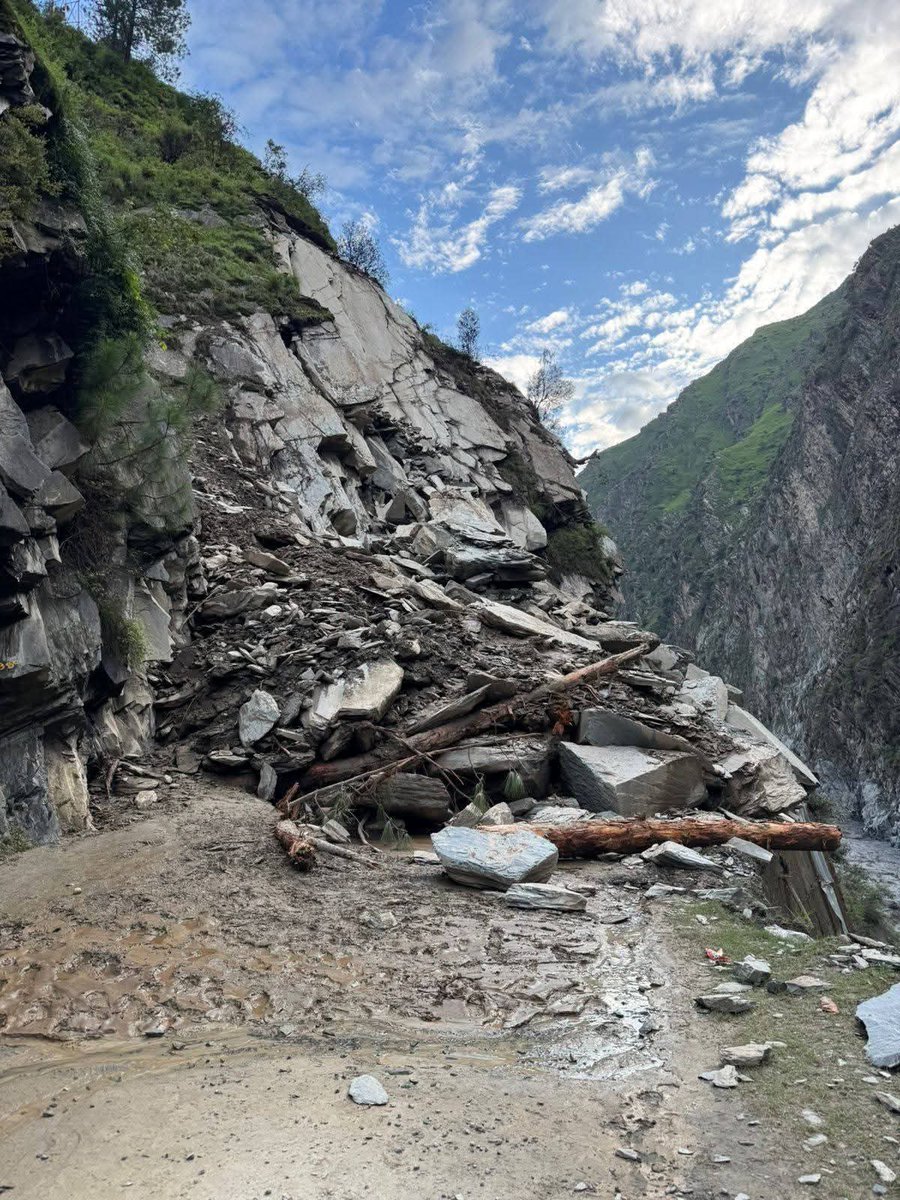 HimUvaach's tweet image. With the network restored in Chamba, visuals of Chamba–Bharmour road are coming in. It will surely take days to restore road connectivity.
#Chamba #himachalfloods