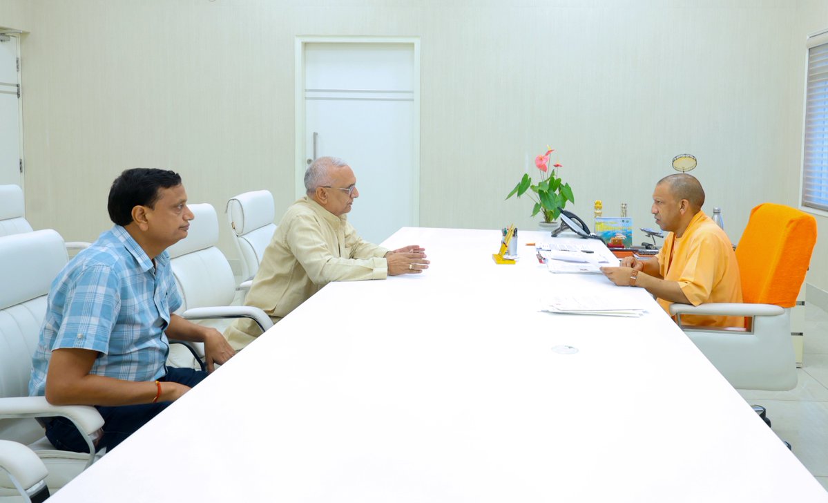 Yogi Adityanath Office (@myogioffice) on Twitter photo मुख्यमंत्री श्री <a href="/myogiadityanath/">Yogi Adityanath</a> जी महाराज से आज लखनऊ में मथुरा-वृंदावन नगर निगम के माननीय महापौर श्री विनोद अग्रवाल जी ने शिष्टाचार भेंट की।
इस अवसर पर श्री प्रमोद बंसल जी भी उपस्थित रहे। मुख्यमंत्री श्री <a href="/myogiadityanath/">Yogi Adityanath</a> जी महाराज से आज लखनऊ में मथुरा-वृंदावन नगर निगम के माननीय महापौर श्री विनोद अग्रवाल जी ने शिष्टाचार भेंट की।
इस अवसर पर श्री प्रमोद बंसल जी भी उपस्थित रहे।